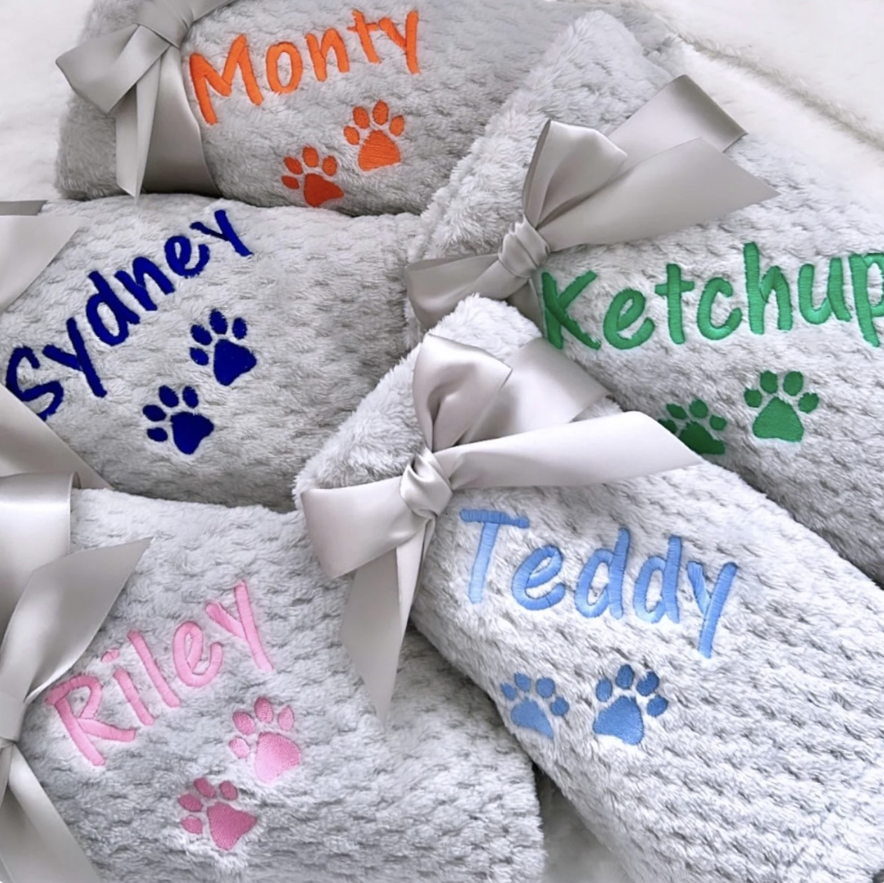 Personalized Soft Pet Blanket with Paw Prints & Name Embroidery