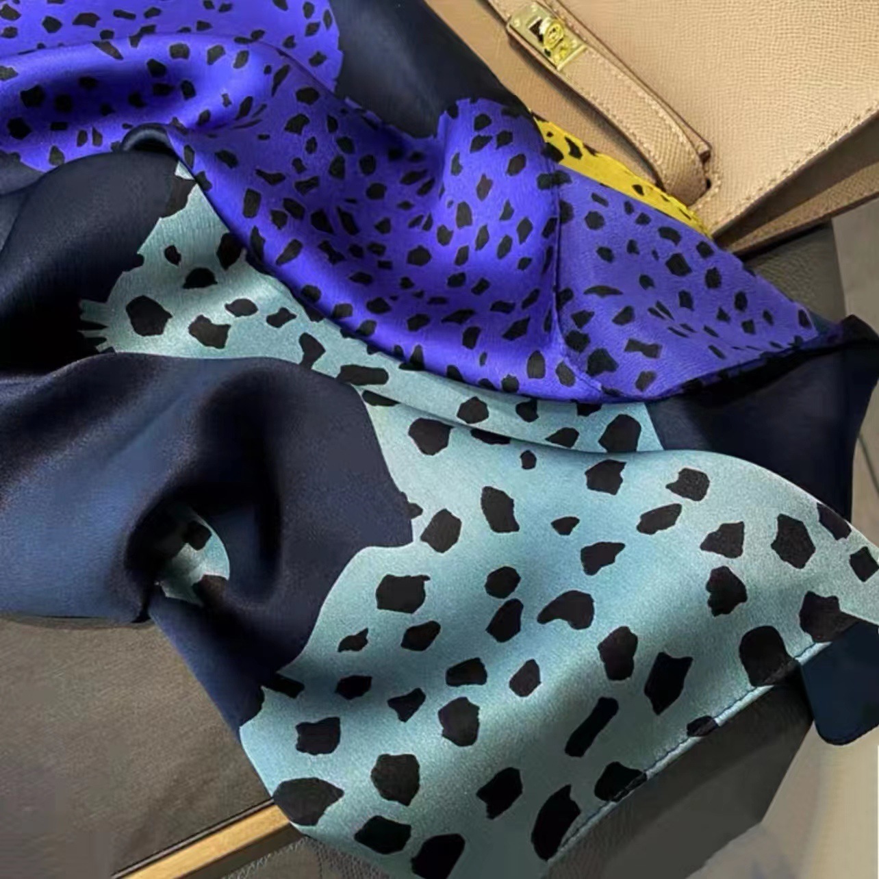 100% Real Mulberry Silk Scarf with Leopard Pattern Print – Headscarf, Hair Wrap, Neck Scarf, Neckerchief