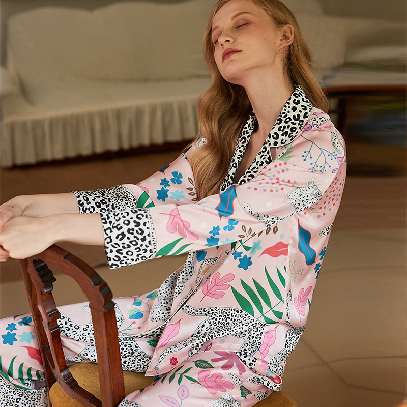 Ins-style niche design ice silk pajamas for women, long-sleeve spring and autumn loungewear set, can be worn outside