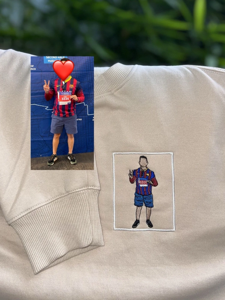 Customizable hooded sweatshirt with embroidered patterns