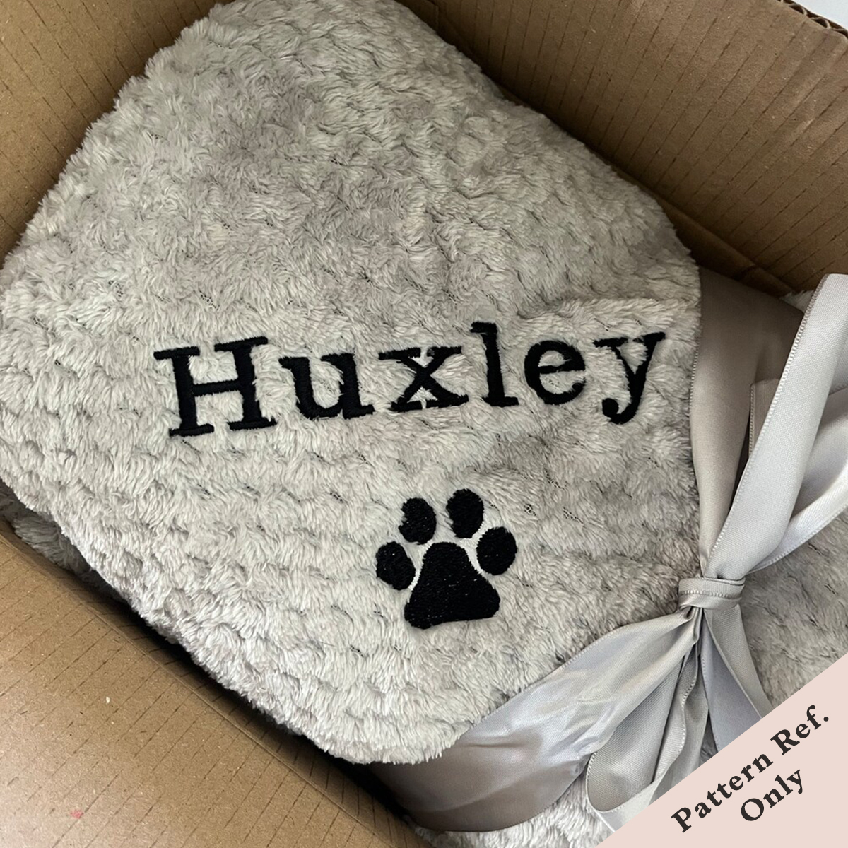 Personalized Soft Pet Blanket with Paw Prints & Name Embroidery