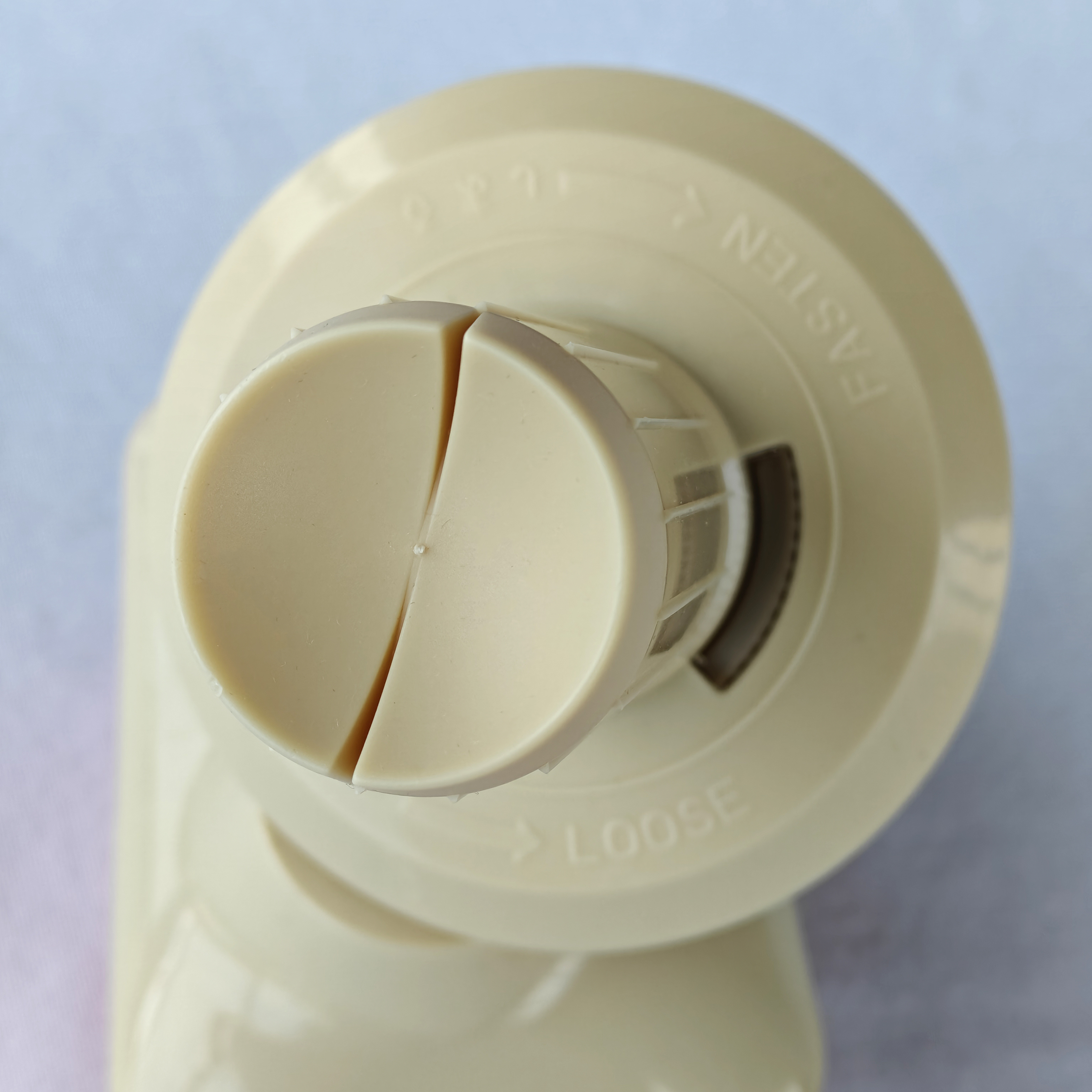 Manual Yarn Ball Winder – Compact Hand-Operated Yarn Winding Tool