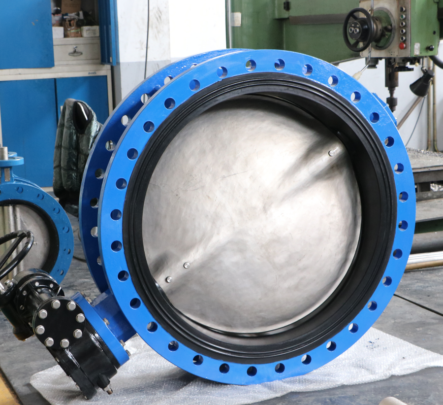 36" Double Flange Butterfly Valve — Ductile Iron Body, CF8M Disc, Gear Operated