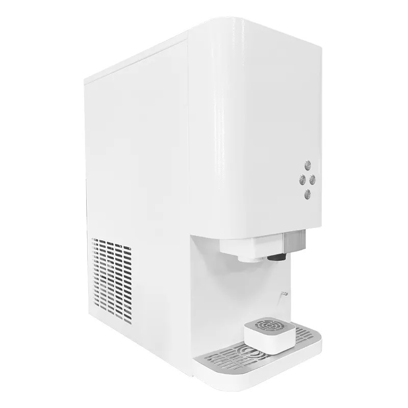 Capsule coffee machine with ice making