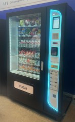 Smart Automatic snacka and drink vending machine with 7 inches touch screen and IOT application