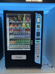 Smart Automatic snacka and drink vending machine with 7 inches touch screen and IOT application