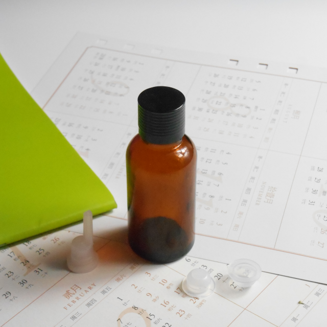 Glass bottle with Alumina cap,5ml 10ml 15ml 20ml 30ml 50ml 100ml in stock.