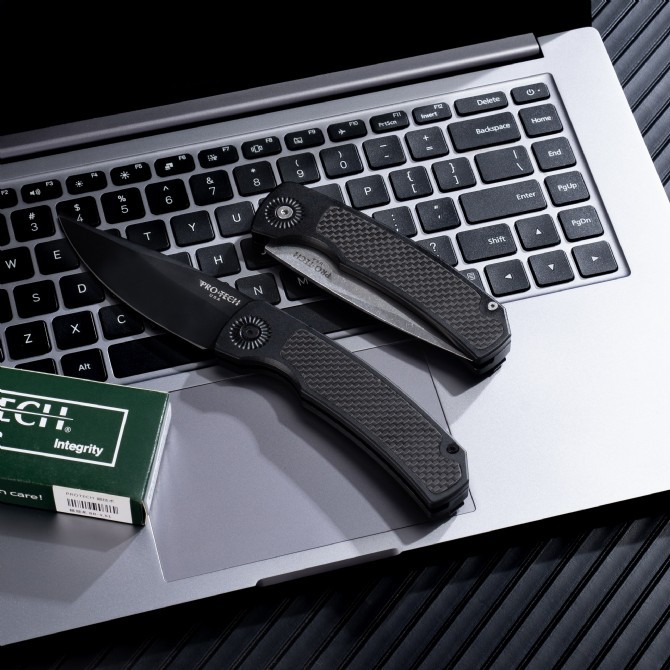Pro-Tech Magic II AUTO Folding Knife 3.94" 154CM DLC Plain Blade, Black Aluminum+Carbon Fiber Handles