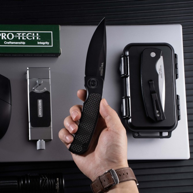Pro-Tech Magic II AUTO Folding Knife 3.94" 154CM DLC Plain Blade, Black Aluminum+Carbon Fiber Handles