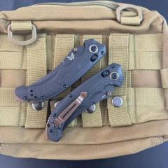 BM 865BK-02 Knifes Mini Bedlam AXIS Folding Knife 3.54" S90V Blade, Carbon Fiber Handles