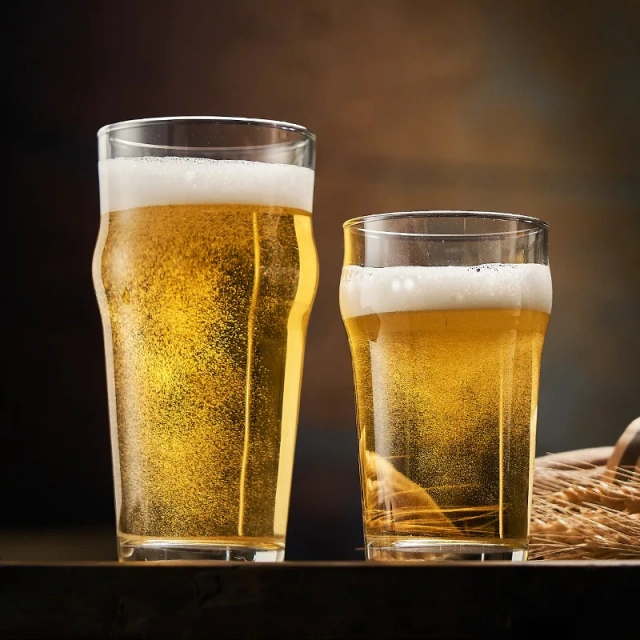 wholesale 570ml Home Easy Stacking Drinking Glasses British Pub Pilsner Pint Beer Glasses Pub Drinking Grant Pint Oversize Beer