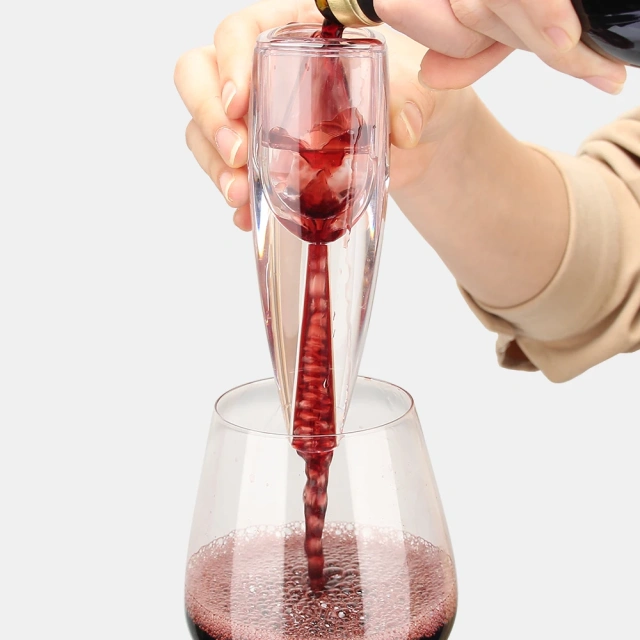Wine Decanter Reusable Dispenser Magic Smart Aerating Spout Glasses Triangle Wine Aaerator Pourer