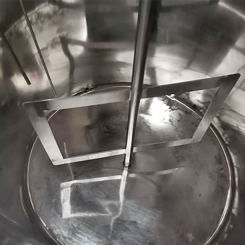 Single layer mixing tank