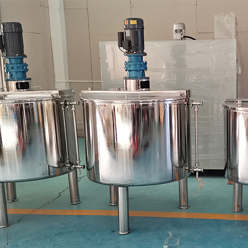 Single layer mixing tank