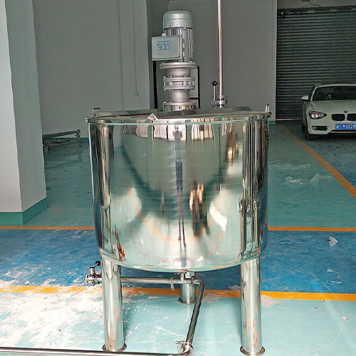 Single layer mixing tank