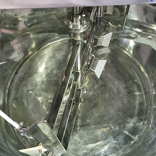 Single layer mixing tank