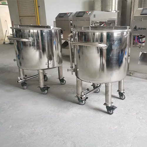 Single layer storage tank