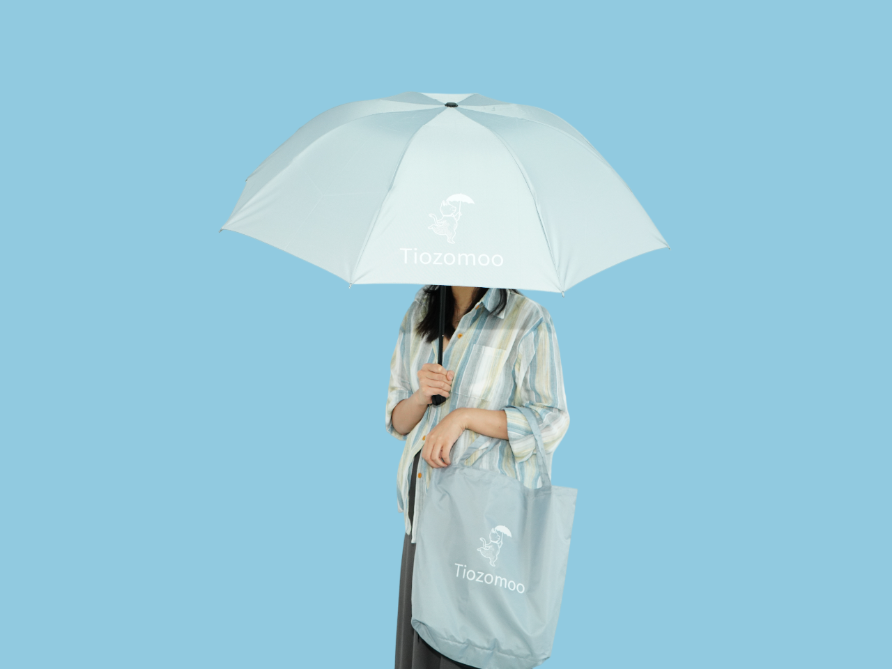 Wholesale 3 Fold UV Umbrella Eco Friendly Travel Shopping Bag Tote Umbrella Hot Sale Souvenir Umbrella with Bag for Promotion