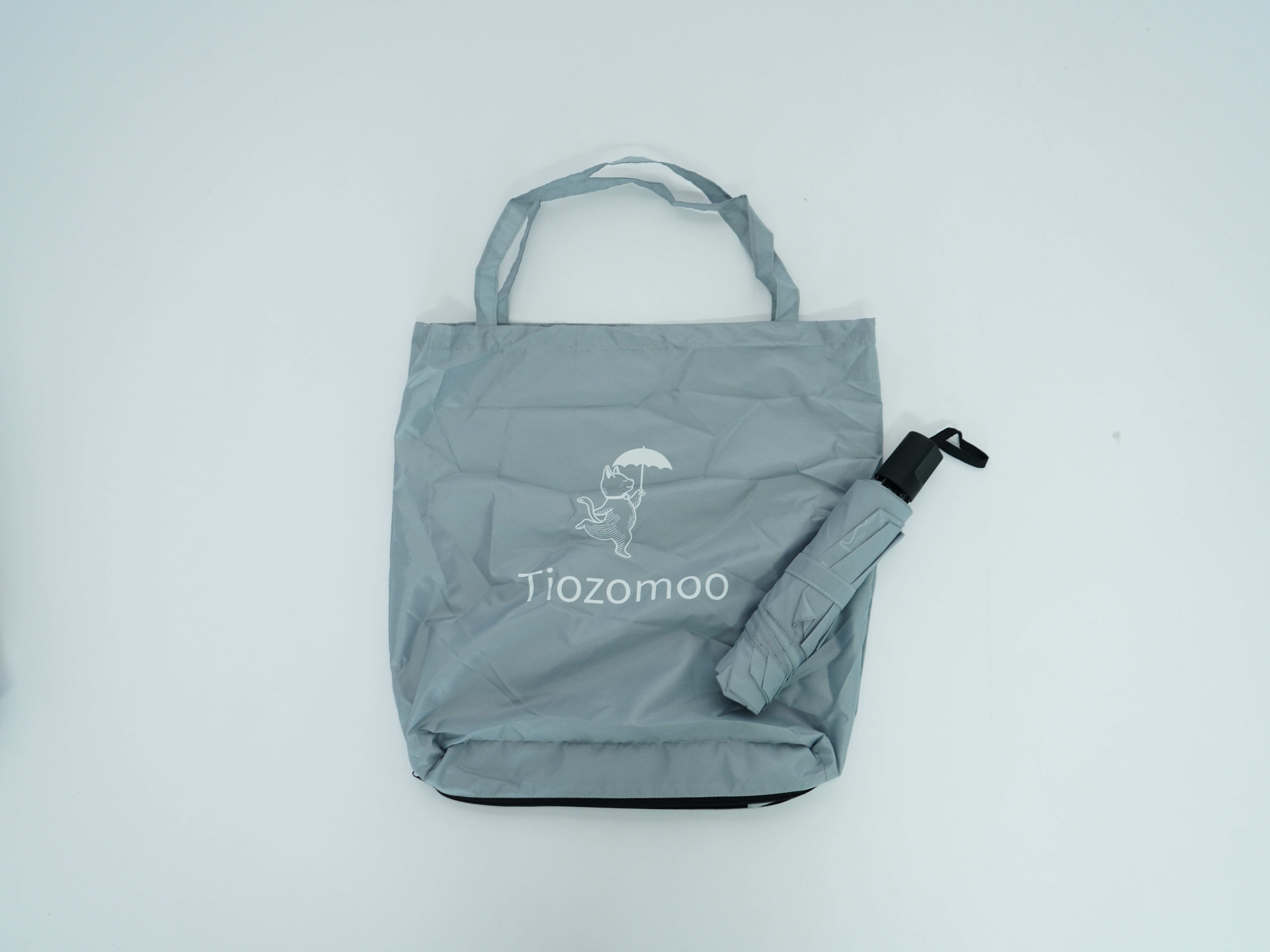 Close-up of auto open/close mechanism