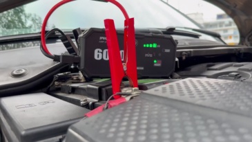 JF Starter F40-6000 | CCA 960, 16000mAh Portable Car Jump Starter & Power Bank | For 10.0L gasoline / 6.5L diesel Engines  |  OEM Customizable,GZ Jolly Flying Ltd
