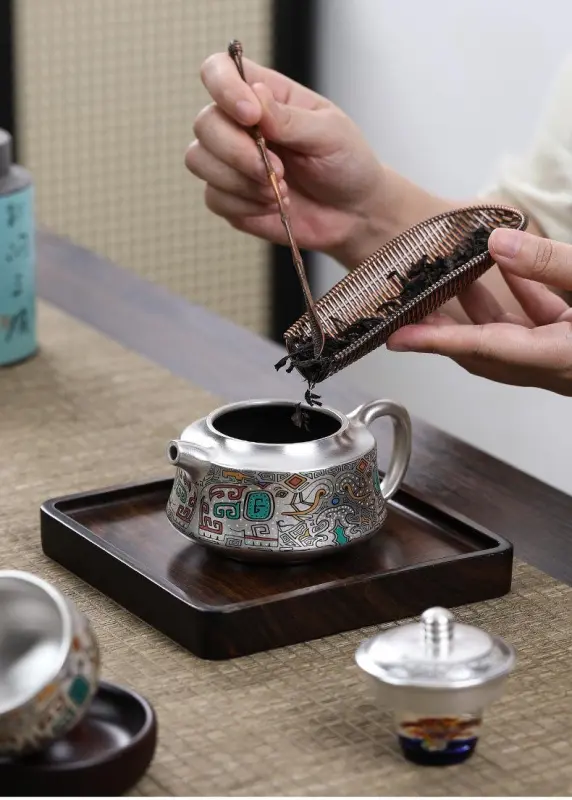 Silver-decorated Tea Set - Ancent Texture