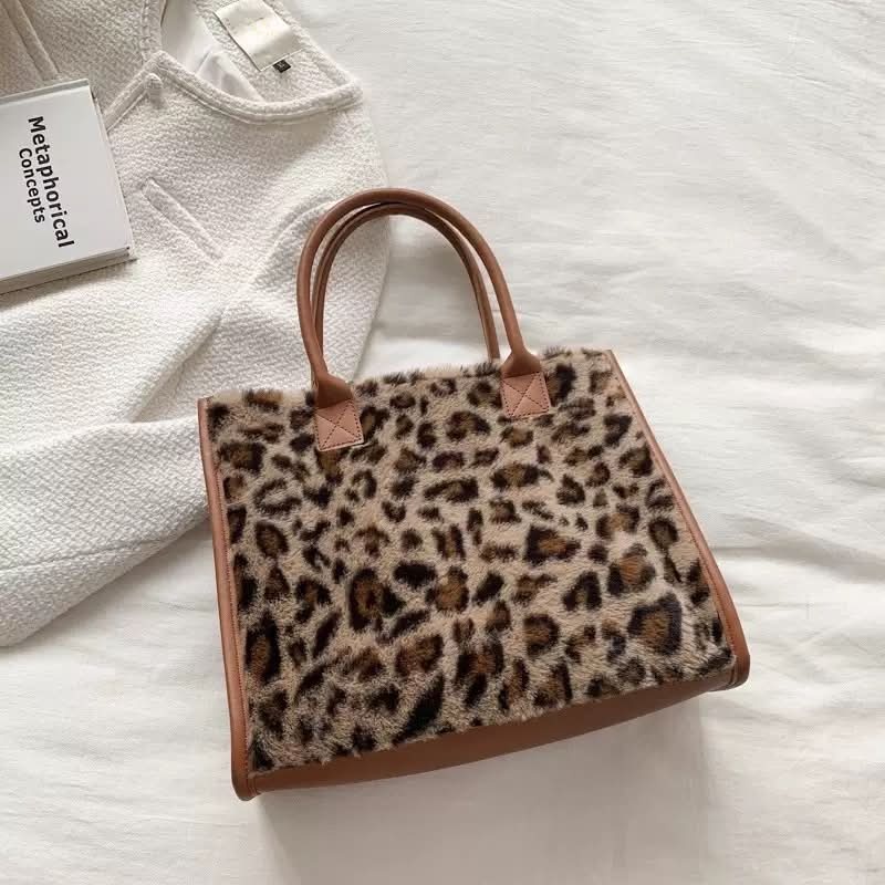 30pcs wallets + 50pcs necklace+ 30pcs cow/leopard handle bags + 20pcs handle bags