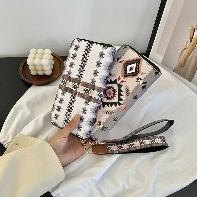 30pcs wallets + 50pcs necklace+ 30pcs cow/leopard handle bags + 20pcs handle bags