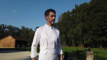 Man Zippered Breathable Mesh Sleeves and Back 2- Pockets Long Sleeves Chef Coat# 29150M