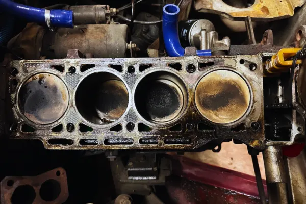 Engine damage caused by ignoring blown head gasket symptoms