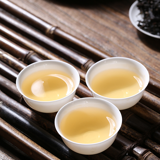 Almond-scented Dancong Tea