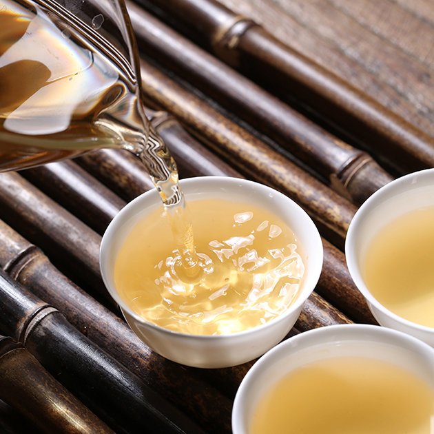 Almond-scented Dancong Tea