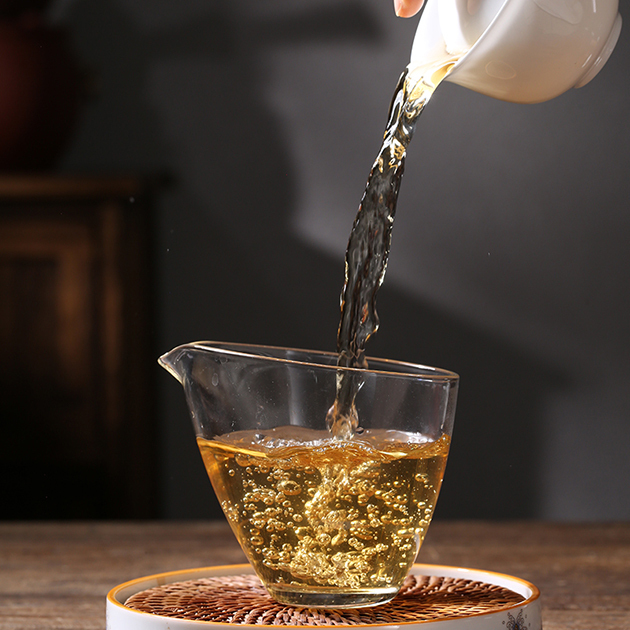 Almond-scented Dancong Tea