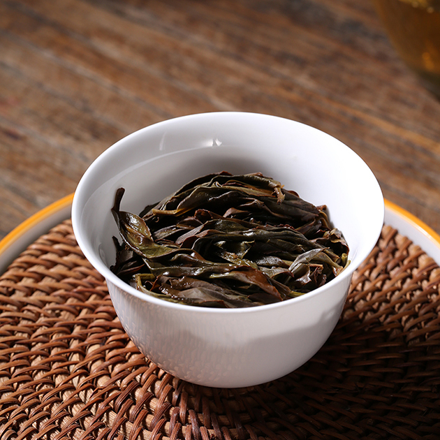 Almond-scented Dancong Tea