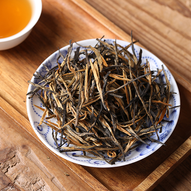 Straight-Strip Tea with One Bud and One Leaf