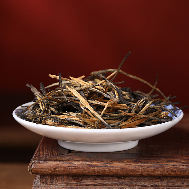 Straight-Strip Tea with One Bud and One Leaf