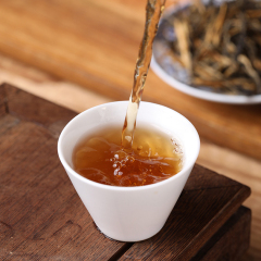 Straight-Strip Tea with One Bud and One Leaf