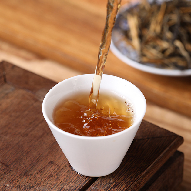 Straight-Strip Tea with One Bud and One Leaf