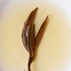 Straight-Strip Tea with One Bud and One Leaf