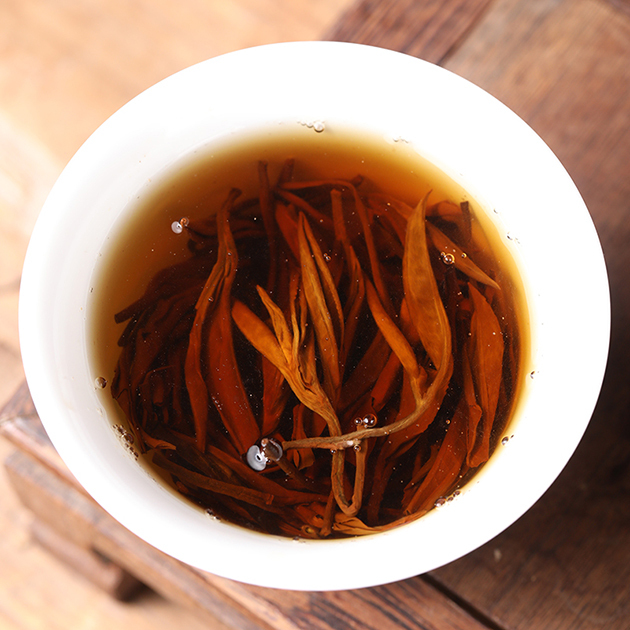 Straight-Strip Tea with One Bud and One Leaf