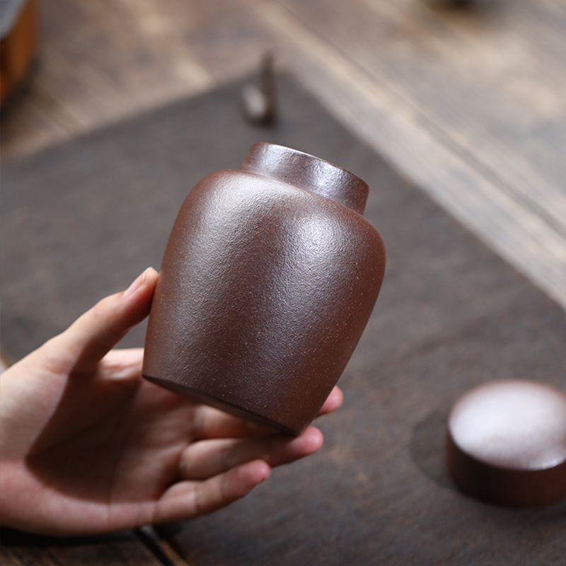 Yixing Zisha Chinese-style small sealed tea caddy capable of storing 100g of Pu'er tea