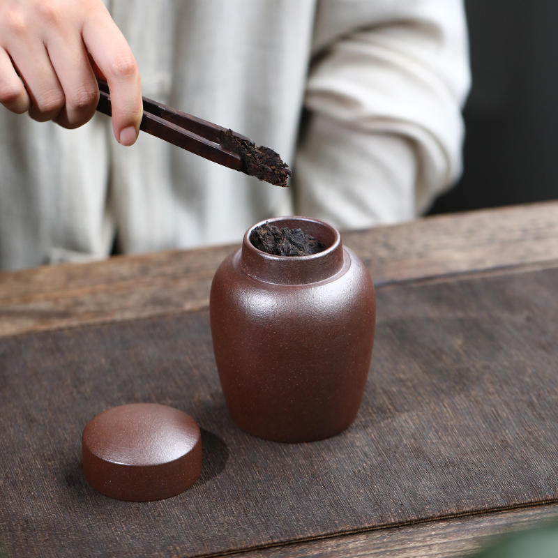 Yixing Zisha Chinese-style small sealed tea caddy capable of storing 100g of Pu'er tea