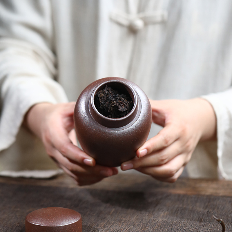 Yixing Zisha Chinese-style small sealed tea caddy capable of storing 100g of Pu'er tea
