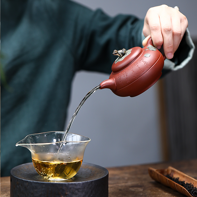 Yixing Zisha Teapot Original Mine Bottom Trough Clear Lotus Pond Clear Fun Famous Artist Dong Yuefeng Handmade Teapot