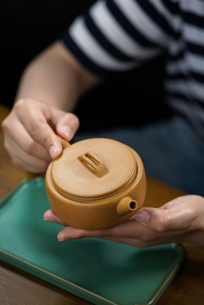Yixing Purple Clay Teapot Golden Duan clay Large caliber hand made Practical vessel shapes 150ml