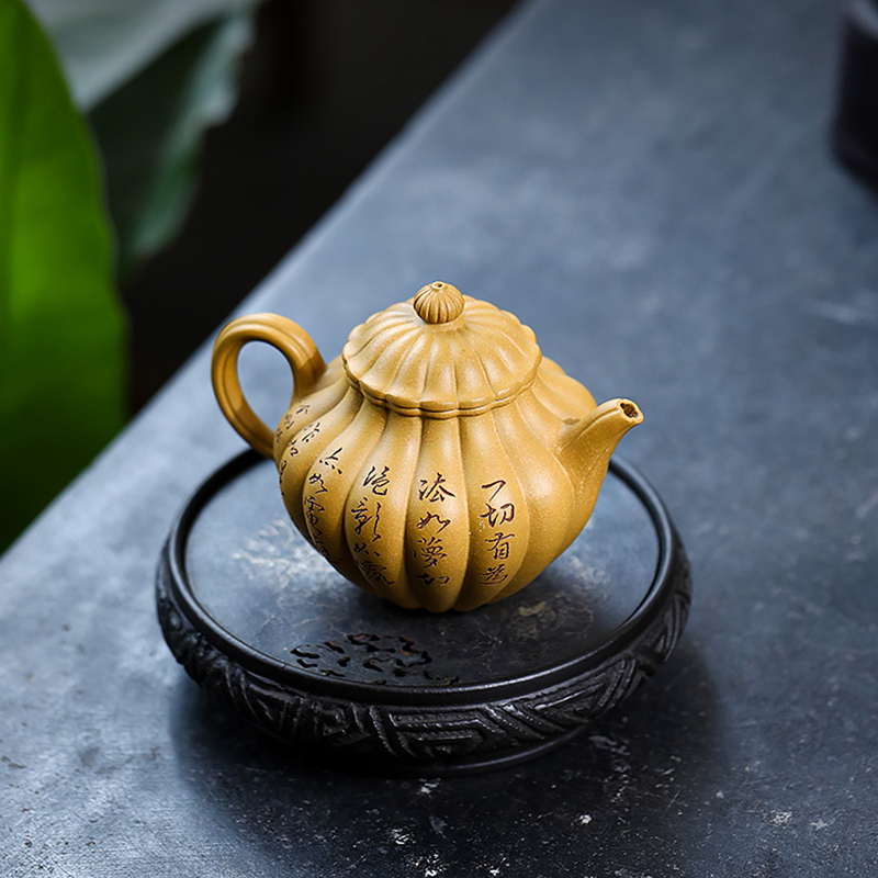 Dong Yuefeng, a famous teapot maker in Yixing Zisha Raw Ore Gold Section with Lotus Seed in Clay Tendon Pattern, made the teapot by hand.