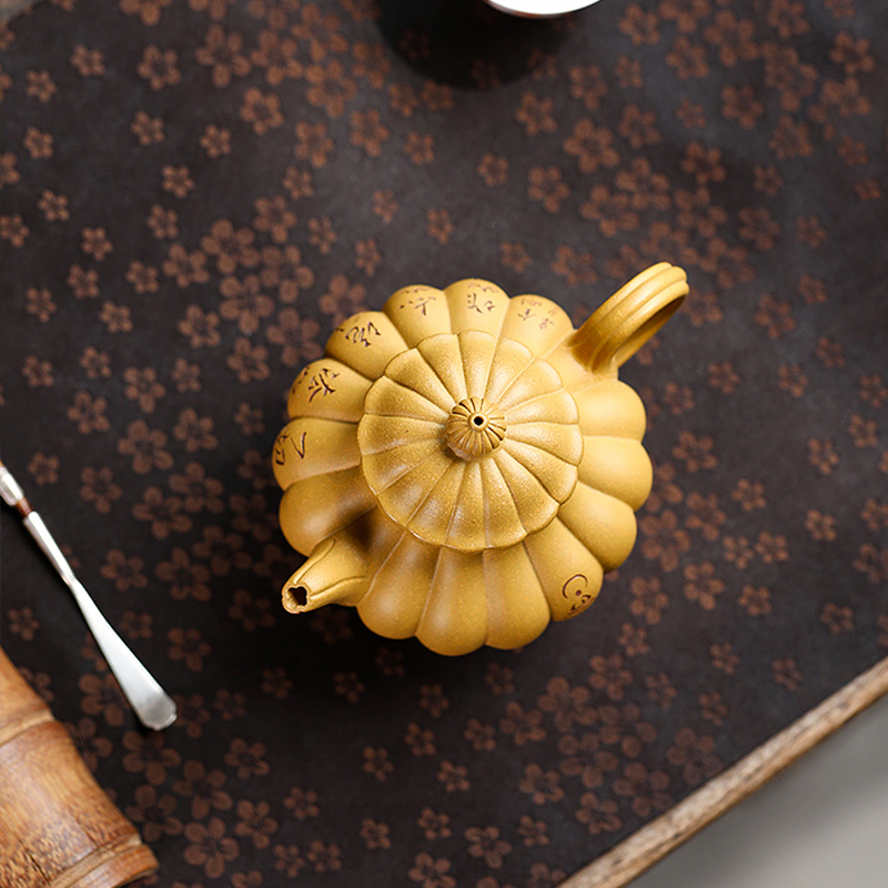 Dong Yuefeng, a famous teapot maker in Yixing Zisha Raw Ore Gold Section with Lotus Seed in Clay Tendon Pattern, made the teapot by hand.