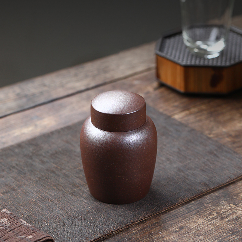 Yixing Zisha Chinese-style small sealed tea caddy capable of storing 100g of Pu'er tea