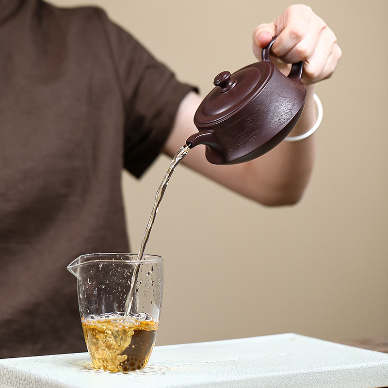Yixing Zisha Teapot: A Master-crafted "Zhuchu" (Plinth) Teapot Made from Premium Purple-eggplant Clay for Brewing Tea 260ml