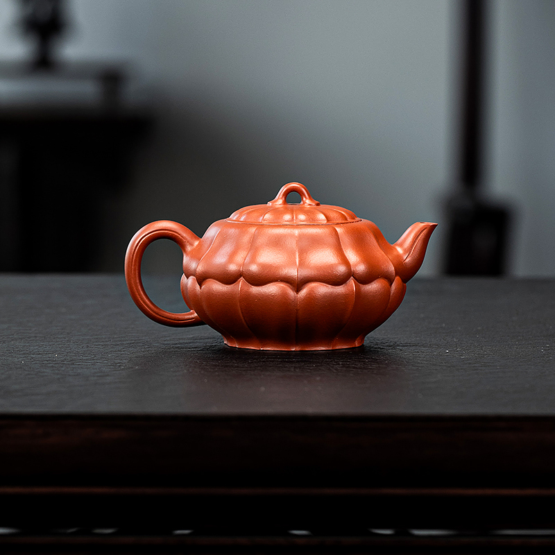 Yixing Zisha Teapot: Premium Zhuni Clay , Fully Handmade Water Lily Teapot, Exquisite Ribbed Pattern Craftsmanship.About 230ml