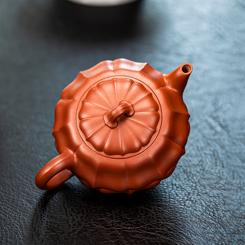 Yixing Zisha Teapot: Premium Zhuni Clay , Fully Handmade Water Lily Teapot, Exquisite Ribbed Pattern Craftsmanship.About 230ml